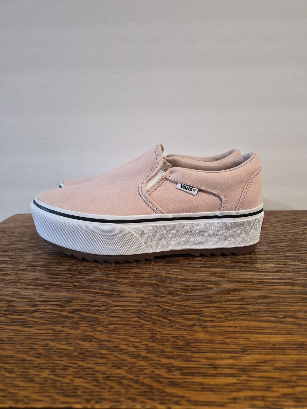 Vans Asher Slip-On Platform Fashion Sneakers
Women's Size US 7